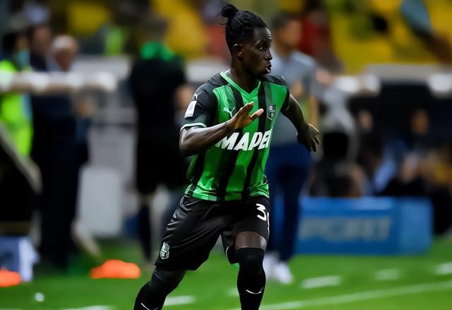 美女踩踏视频